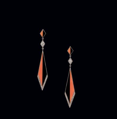 A pair of diamond and coral ear stud pendants - Gioielli scelti