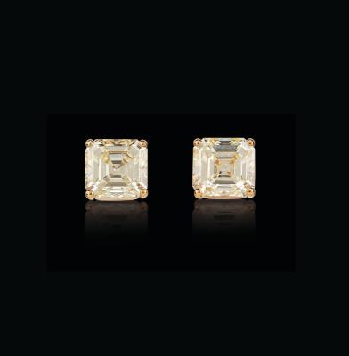 A pair of diamond ear studs total weight 16.41 ct - Exkluzivní šperky