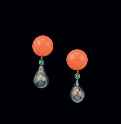 A pair of coral and cultured pearl pendant ear clips - Gioielli scelti