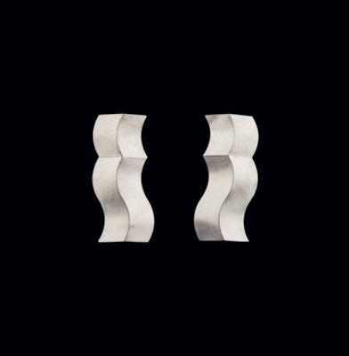 A pair of ear clips by Niessing - Gioielli scelti