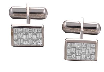 A Pair of Diamond Cufflinks, Total Weight c. 3 ct - Náramkové a kapesní hodinky