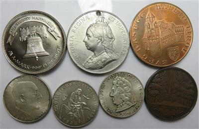 International (ca. 43 Stk., davon ca. 22 AR) - Münzen und Medaillen