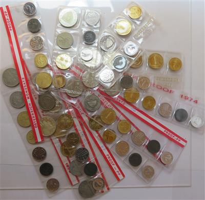 Österreich- Kursmünzensätze (41 Stück) - Coins and medals