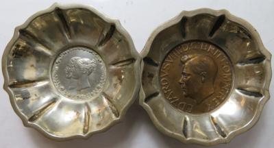 Silberschalen mit britischen Medaillen (2 Stk.) - Monete e medaglie
