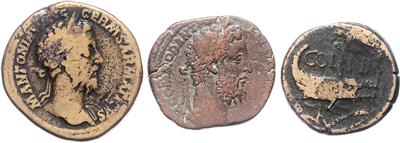 Antike Bronzemünzen - Mince a medaile