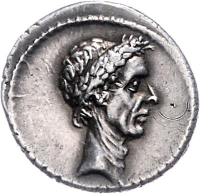 Gaius Julius Caesar 100-44, L FLAMINIUS CHILO - Monete e medaglie