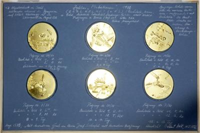 Zyklus "Mutationen" 1972, Satz von 6 feinvergoldeten Bronzemedaillen des Künstlers und Medailleurs Helmut ZOBL - Münzen, Medaillen und Papiergeld