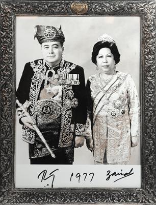 Geschenkporträt des Sultans von Selangor Abdul Aziz Sha und seiner Gemahlin - Orders and decorations