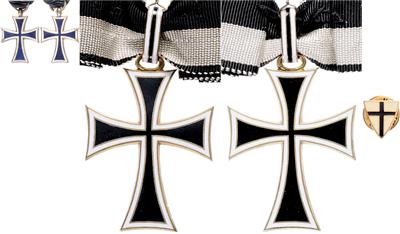 Kreuz der Familiaren, - Řády a vyznamenání