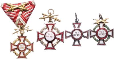 Lot Miniaturen Militärverdienstkreuz, - Orden und Auszeichnungen