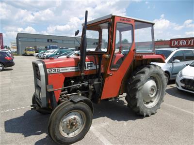 Zugmaschine (Traktor) "Massey Ferguson 235", - Fahrzeuge und Technik