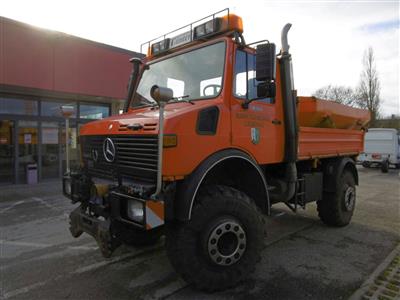 Zugmaschine "Mercedes Benz Unimog U1650" mit Aufsatzstreuer "Springer", - Motorová vozidla a technika