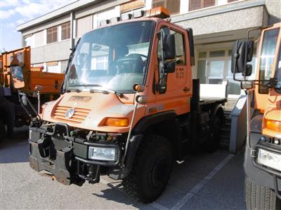 Zugmaschine "Mercedes Benz Unimog U400", - Motorová vozidla a technika