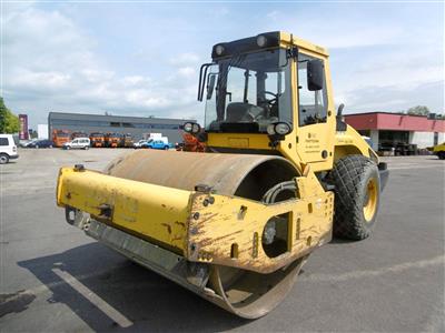 Selbstfahrende Arbeitsmaschine (Straßenwalze) "Bomag BW213 DH-4", - Fahrzeuge & Technik