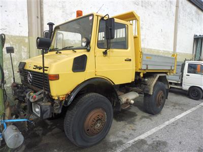 Zugmaschine "Mercedes-Benz Unimog", - Fahrzeuge & Technik TIWAG / Magistrat