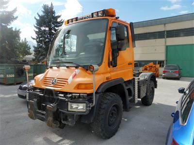 Zugmaschine "Mercedes-Benz Unimog U 300 Fahrgestell", - Macchine e apparecchi tecnici