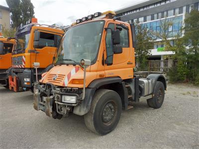 Zugmaschine "Mercedes-Benz Unimog U 400 Fahrgestell", - Macchine e apparecchi tecnici