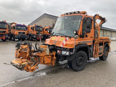 Zugmaschine "Mercedes Benz Unimog U500" mit Böschungsmäher "Mulag MHU800" und Randstreifenmäher "Mulag MRM300", - Fahrzeuge & Technik ASFINAG