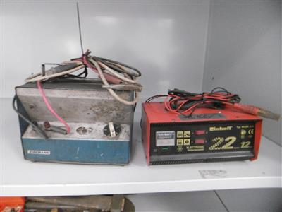 2 Batterieladegeräte, - Fahrzeuge und Technik