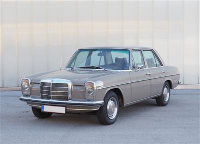 PKW "Mercedes-Benz 230" - Motorová vozidla a technika