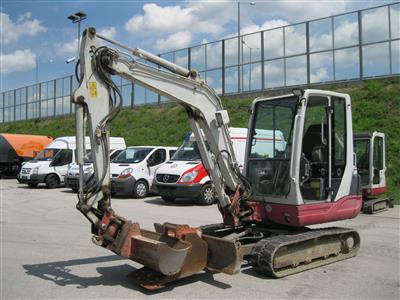 Gummikettenbagger "Takeuchi TB235" mit Tieflöffel, Böschungslöffel und Räumschild, - Cars and Vehicles