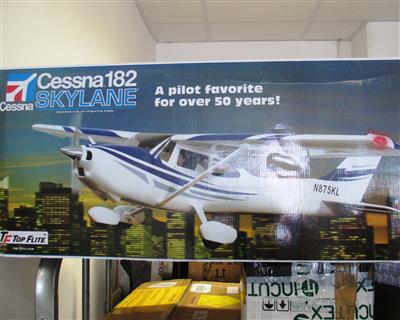 Modellflugzeug Cessna 182 Skylane, - Fundgegenstände der Österreichischen Post AG