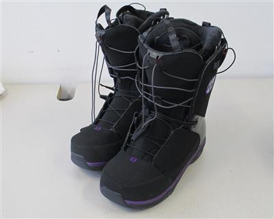 Paar Damen-Snowboardschuhe, - Postal Service - Special auction