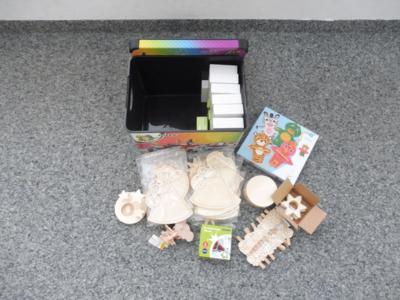 Diverses Bastelmaterial in Transportbox "Jolly", - Toys & Books