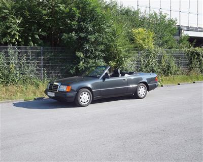 1993 Mercedes-Benz 300 CE-24 Cabriolet - Historická motorová vozidla