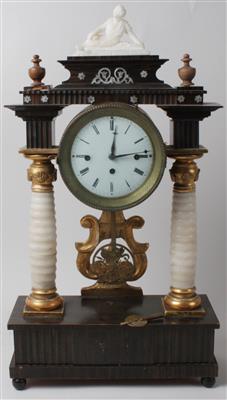 Biedermeier Kommodenuhr, um 1830 - Kunst, Antiquitäten und Schmuck