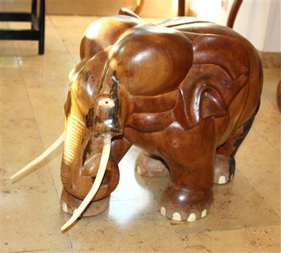 Tierfigur "Elefant" - Online Auktion Kunst, Antiquitäten und Schmuck