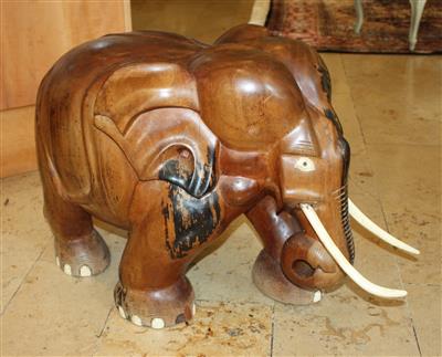 Tierfigur "Elefant" - Online Auktion Kunst, Antiquitäten und Schmuck