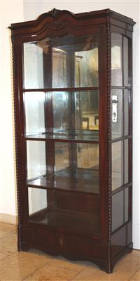 Kleine Vitrine in klassizistischem Charakter - Umění, starožitnosti, šperky