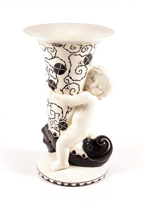 Füllhornvase mit Putto - Umění, starožitnosti, šperky