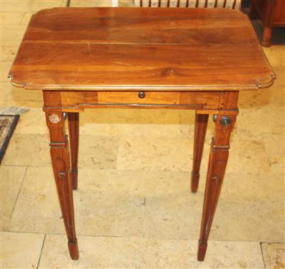 Kleiner klassizistischer Tisch um 1800 - Art up to 300€