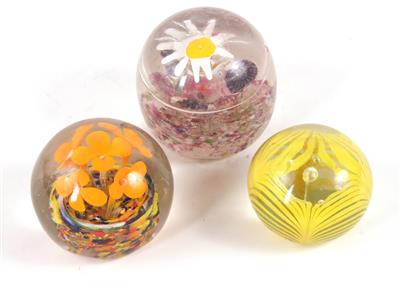 3 Briefbeschwerer (paperweight) - Art up to 500€