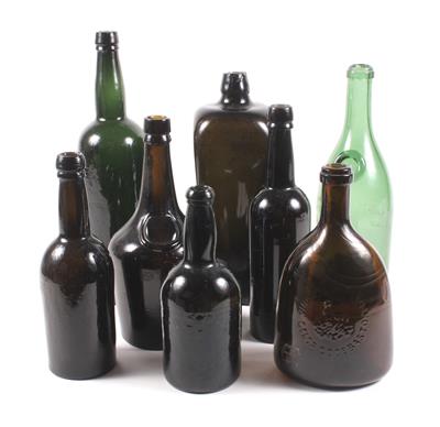 8 verschiedene Flaschen - Kunst und Antiquitäten bis € 500,-