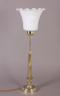 Tischlampe, in klassizistischem Stil, - Schmuck, Kunst & Antiquitäten