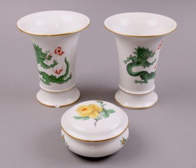 2 Vasen, 1 Deckeldose, Meissner Porzellan, - Porcelán, sklo a keramika