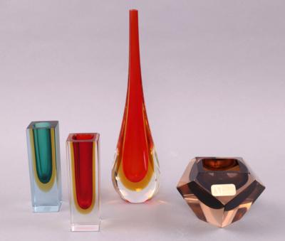 3 Vasen, 1 Zierschale, Murano/Italien, um 1960/70, - Klenoty, umění a starožitnosti