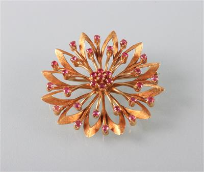 Rubinbrosche in Blütenform - Antiques, art and jewellery