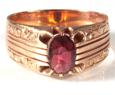 Granatring - Antiques, art and jewellery