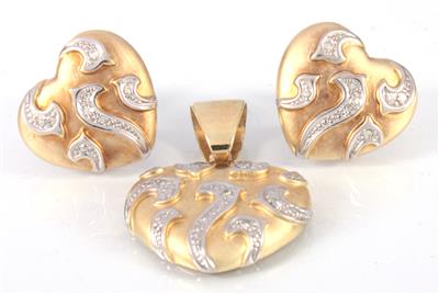 3 Ringe, 3 Angehänge, 2 Broschen, 4 Ohrringe - Antiques, art and jewellery