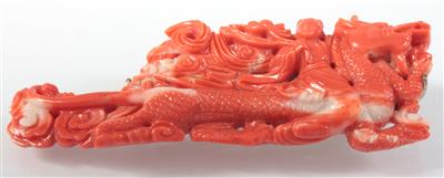 Korallenbrosche "Drachenreiter" - Kunst, Antiquitäten und Schmuck