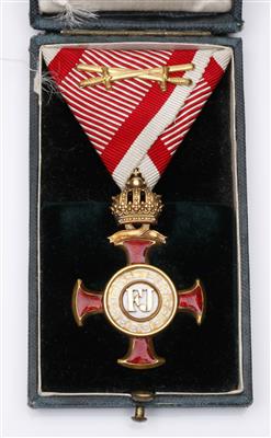 Goldenes Verdienstkreuz mit der Krone - Kunst, Antiquitäten und Schmuck