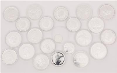 13 Silbermünzen a 1 Unze, 8 Silbermünzen a 1/2 Unze, 1 Silbermünze a 1/4 Unze - Antiques, art and jewellery