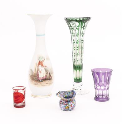 2 Vasen, 1 Fußbecher, 1 Kännchen, 1 kleiner Becher 19./20. Jh. - Arte, antiquariato e gioielli