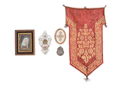 4 Andachtsbilder/ Klosterarbeiten, 1 kleine Fahne mit Goldstickerei und Malerei, 18./19. Jh. - Kunst und Antiquitäten