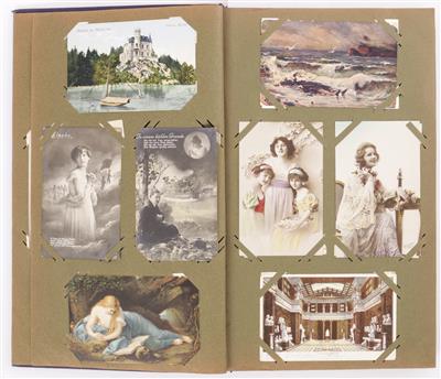 2 große Alben mit ca. 500 Ansichtskarten und diversen Sammelfotos, Österreich um 1910 - Umění a starožitnosti