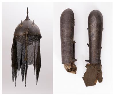 Helm "Kulah Khud" und 2 Armschutz-Schienen "Bazu Band"einer Rüstung, Indo-Persien, 18. Jahrhundert - Antiques and art